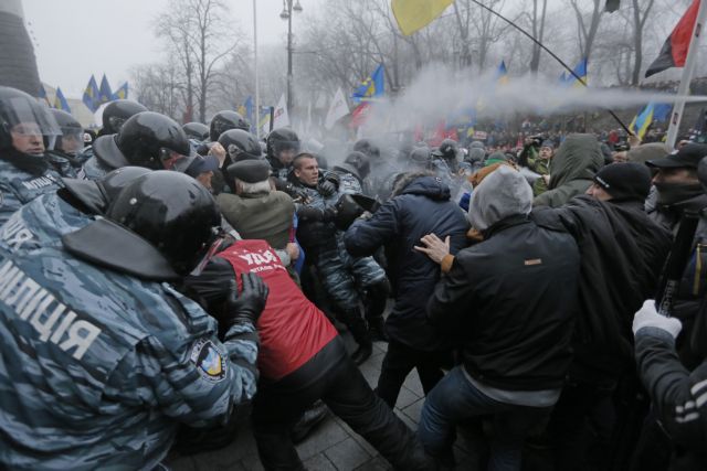 «Ανήκουμε στην Ευρώπη» φωνάζουν εκατό χιλιάδες Ουκρανοί